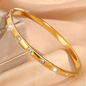 Браслет жесткий с крупными круглыми кристаллами CJR61833