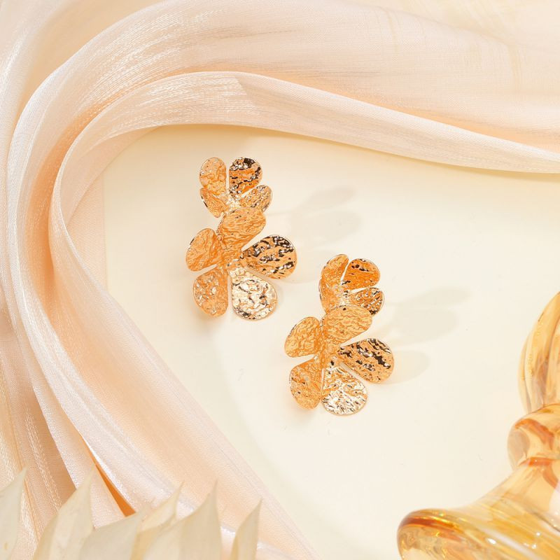 Романтичные серьги-пусеты Золотистые бутоны в россыпи кристаллов CJL20153