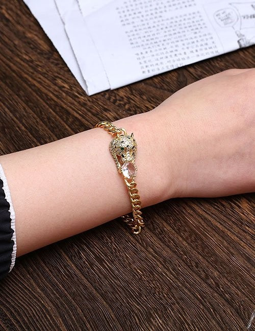 Золотистый браслет-цепь с головой пантеры и зеленым камнем L80274 Золотистый браслет-цепь с головой пантеры и зеленым камнем L80274