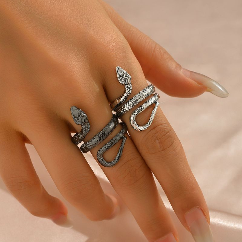 Кольцо разомкнутое в форме обвивающей змеи CJT17315