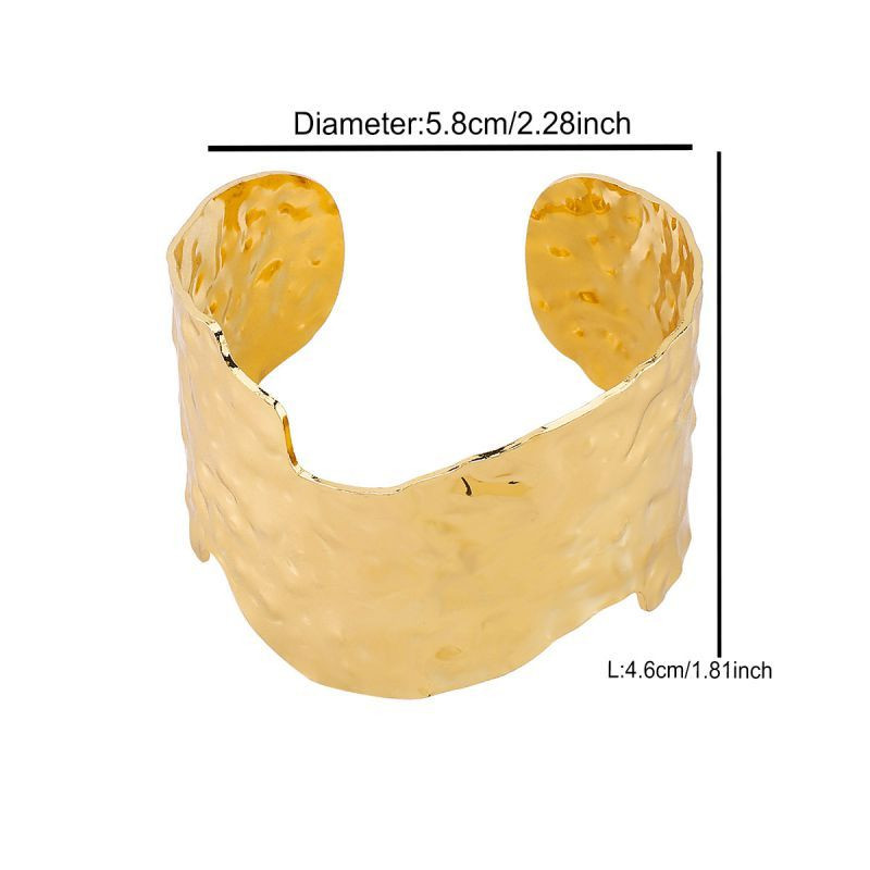 Браслет жесткий волнообразный с глянцевой поверхностью CJL33894