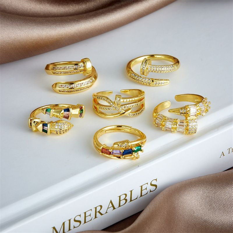 Фантазийное разомкнутое кольцо с контрастной эмалью и стразами CJG54485