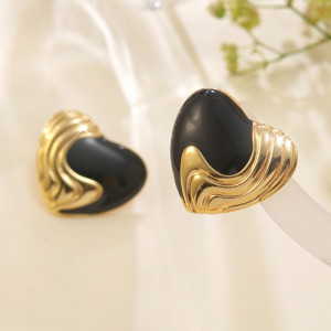 Серьги-пусеты Сердца с черной эмалью CJR55768 Серьги-пусеты Сердца с черной эмалью CJR55768