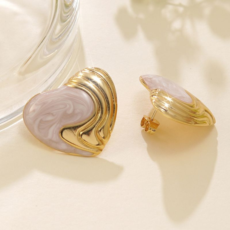 Серьги-пусеты Сердца с черной эмалью CJR55768