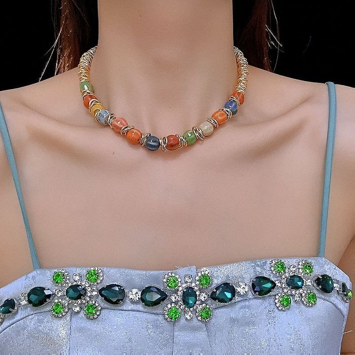 Яркие Бусы из разноцветных камней с золотистой фурнитурой CJL32455