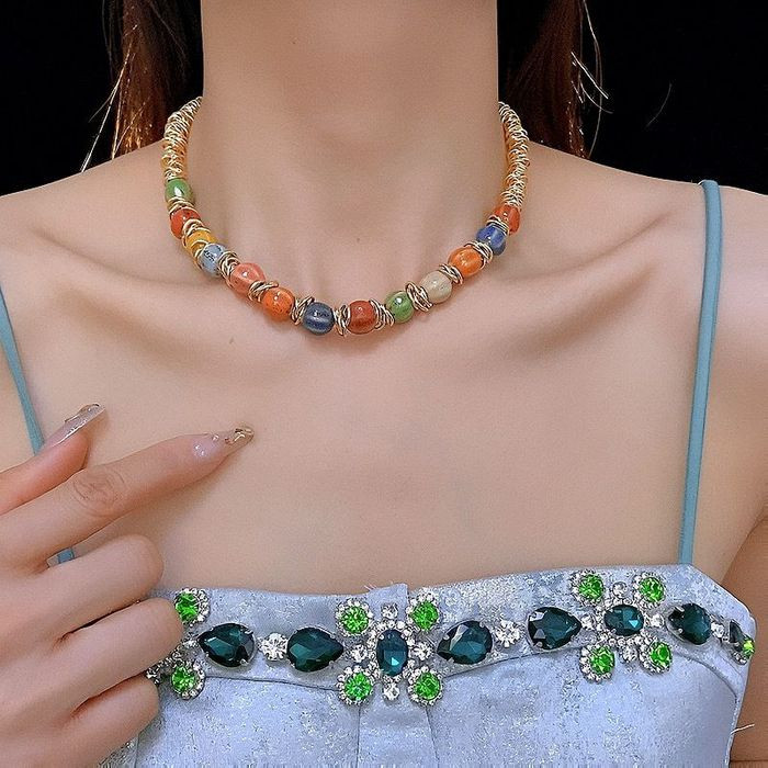 Яркие Бусы из разноцветных камней с золотистой фурнитурой CJL32455