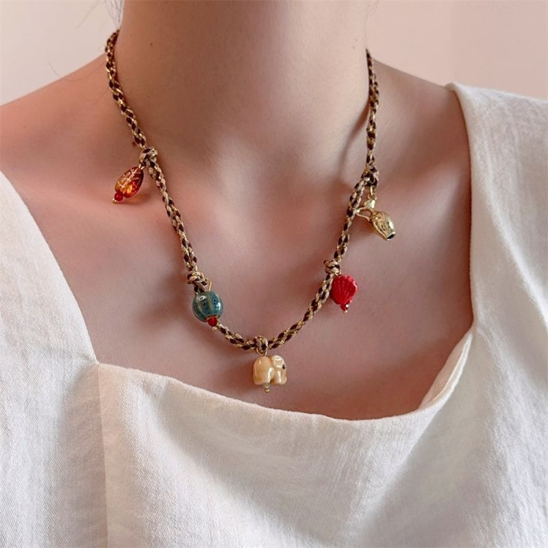 Цепочка с разноцветными подвесками в форме ягод и цветов CJP41106